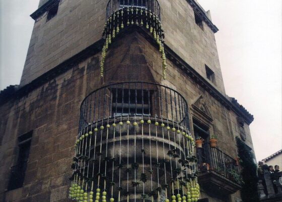 INTAL.LACIÓ DECORATIVA EFíMERA. Poble Espanyol. Barcelona.